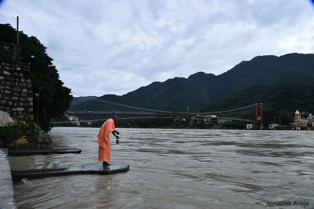 laxman-jhula-in-Rishikesh