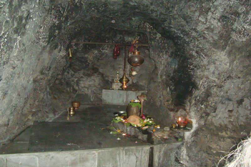 vashishtha-gufa-in-rishikesh